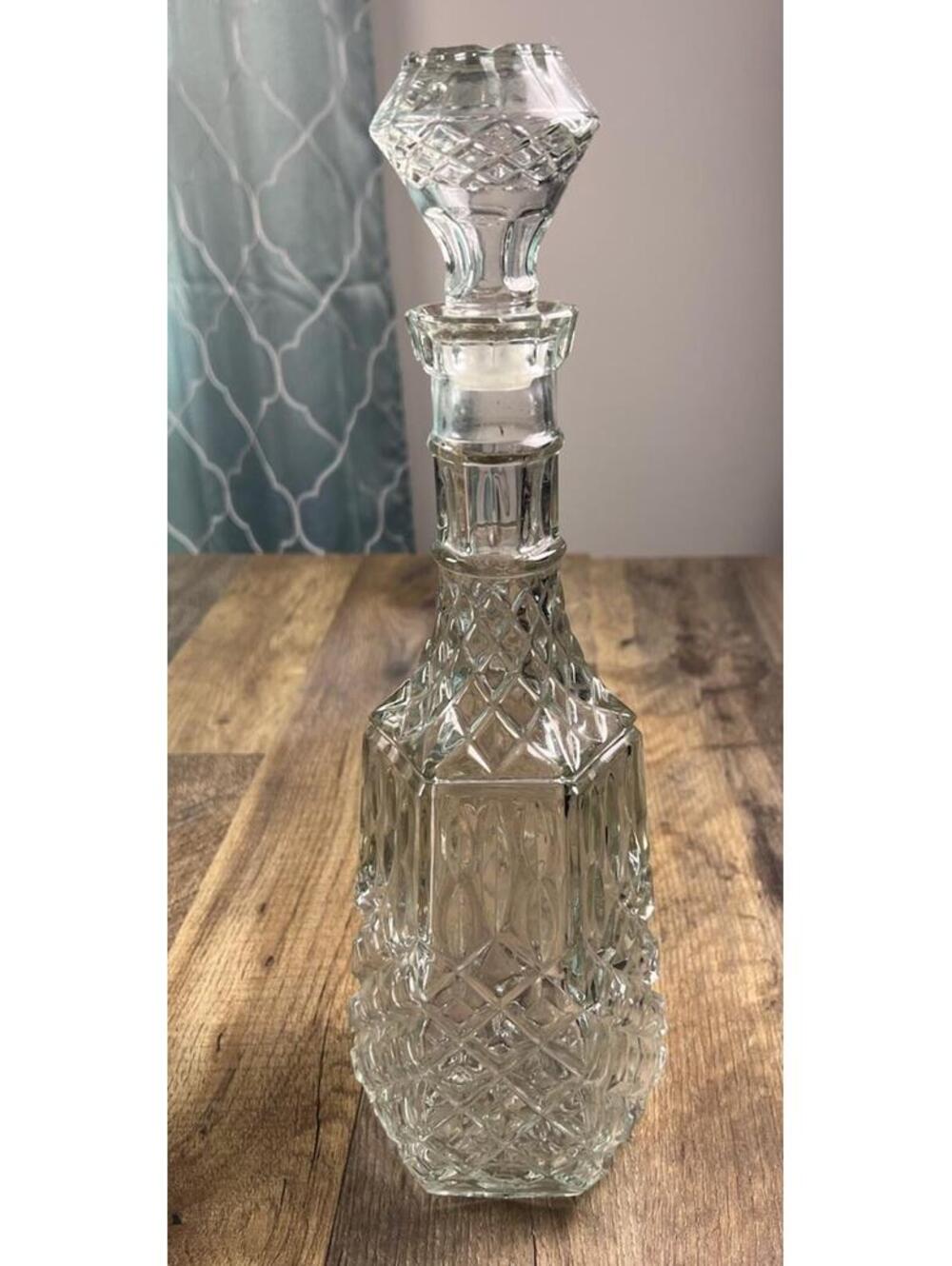 Vintage 1970’s Libby Cambridge Diamond Cut Pattern Decanter 14.25” W Stopper